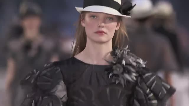 CHANEL Cruise 2016 17 Show
Жми Лайк И Подписка! =)
Или Просто "Потдержать Автора"