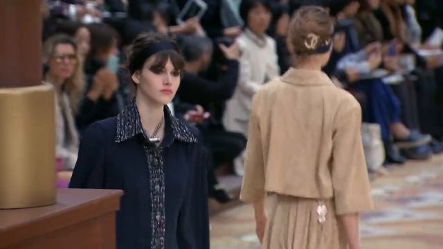 CHANEL 
Коко Шанель 
201516 Ready to Wear
Жми Лайк И Подписка! =)
Или Просто "Потдержать Автора"