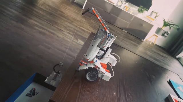 Mi robot builder Crane