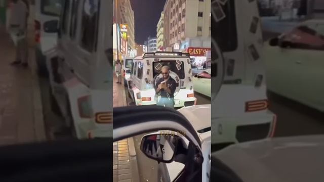 «Глянь, айфоны 16 Pro Max, дорогая, приезжай сюда в Дубай!»: В Дубае по-настоящему дорогое авто - то