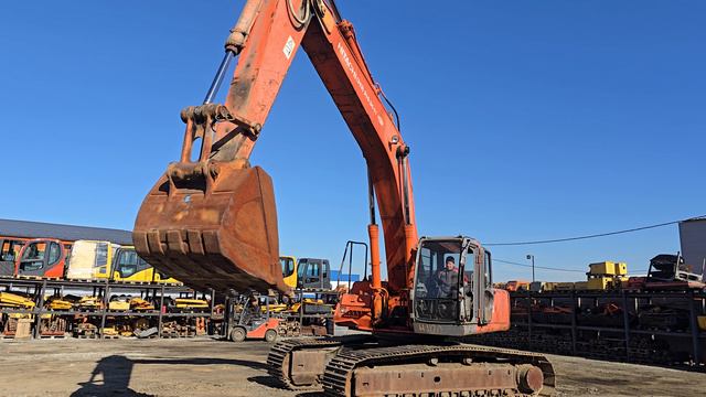 Экскаватор Hitachi ZX370.
