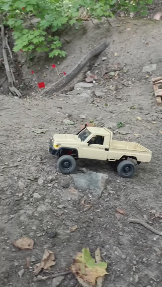 mn82 лезет в гору)) #rc #rccar #4x4rc #crawler #scale #scalecar #rclife #rcmodel #mnmodel #mnrc