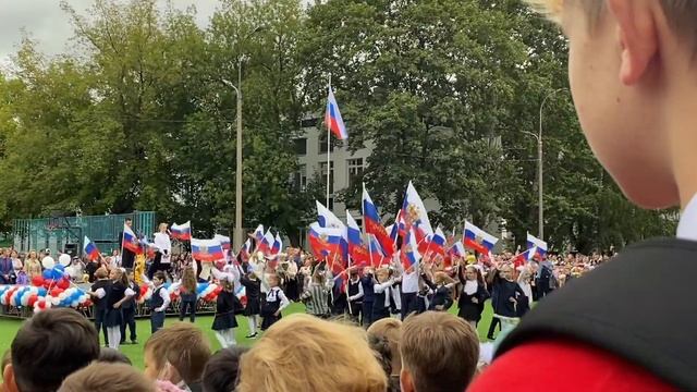 САМЫЙ ЛУЧШИЙ ВЛОГ!! концерт мейби, последние деньки лета, выставка, пикник, ночевка:) ШКОЛЬНЫЕ ДНИ