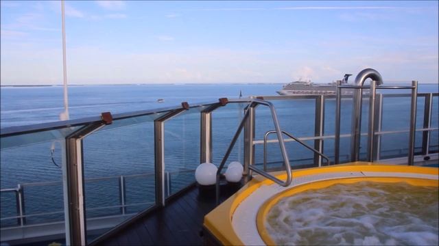 Круиз по Карибам на лайнере Carnival Glory. На рейде Белиза.