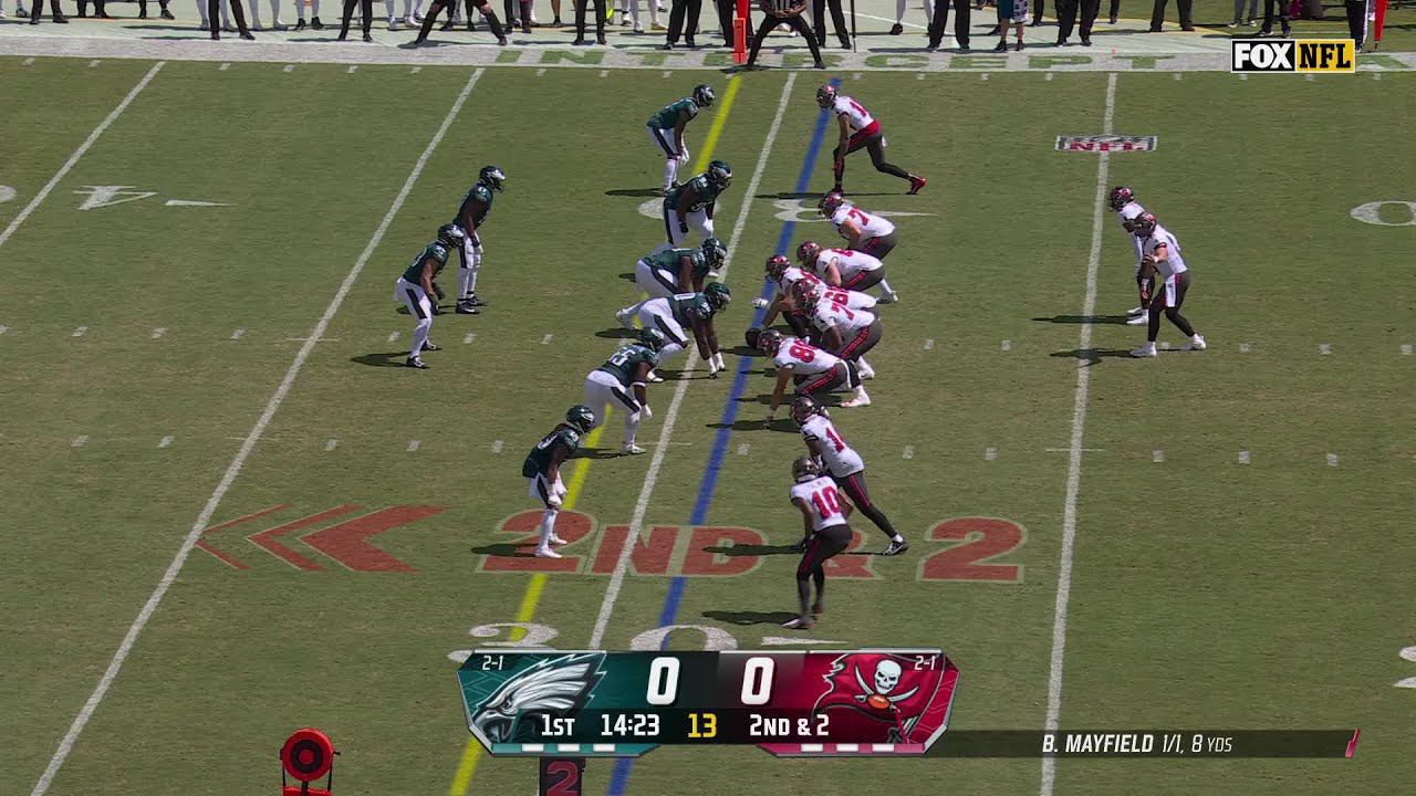 Rachaad White's first rush vs. Eagles goes for 17 yards