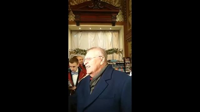 Жириновский вышел в магазин 31 декабря и прогулялся по Москве с народом
