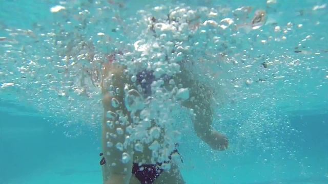 Newborn Dives. Baby Dives. How To Teach A Child To Swim And Dive.