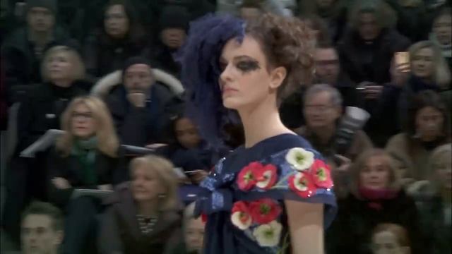 CHANEL 
Коко Шанель 
2013 Haute Couture Show
Жми Лайк И Подписка!
Или Просто "Потдержать Автора"