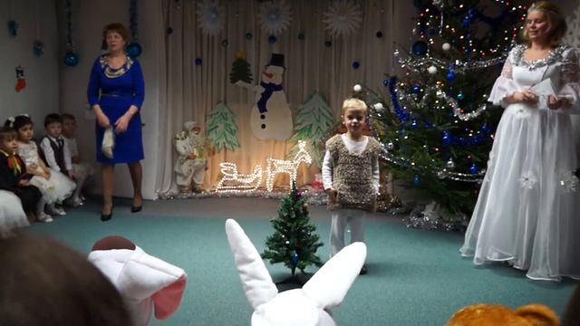 Утренник в детском саду. Миша декабрь 2015