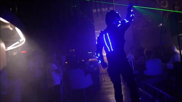 заказать шоу светового робота на детский праздник,день рождения,Москва, Lazer Man Show. 89262073792