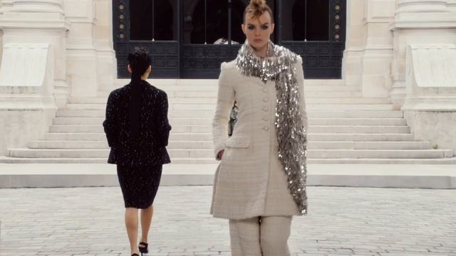 CHANEL 
Коко Шанель 
2021 2022 Haute Couture Show
Жми Лайк И Подписка! =)
Или Просто "Потдержать"