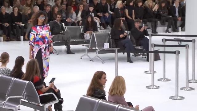 CHANEL 
Коко Шанель 
2016 Ready to Wear Show
Жми Лайк И Подписка! =)
Или Просто "Потдержать Автора"