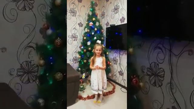 Стихотворение _А елка лесная осталась живая_