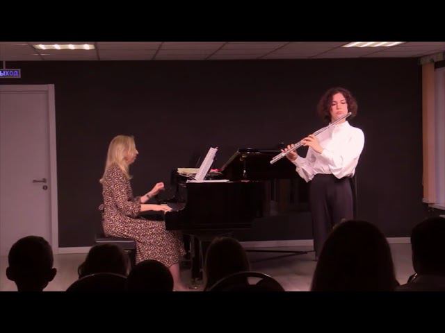 Ernesto Köhler. Papillon : etude de concert. Op. 30, no. 4 / Veronika Charnavokaya (flute)