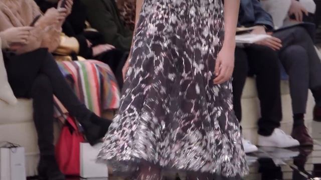 CHANEL 
Коко Шанель 
2017 Haute Couture Show
Жми Лайк И Подписка!
Или Просто "Потдержать Автора"