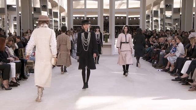 COCO CHANEL 
Коко Шанель 
2016 2017 Ready to Wear Show
Жми Лайк И Подписка! =)
Или Просто Потдержать