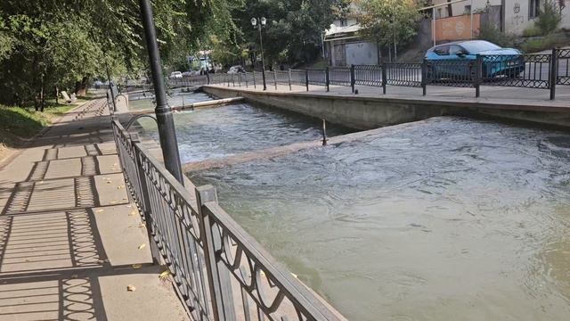 Река Алматинка в городе Алматы.