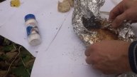 Мясо в фольге на углях в лесу. Часть 2-снимаю пробу.