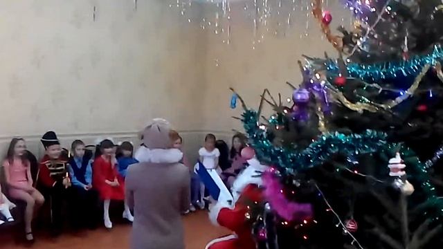 Встреча нового года учениками 1-А класс шк.№ 1 г. Данков 3 часть
