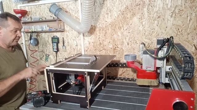 Столик для погружной пилы Milwaukee M18.