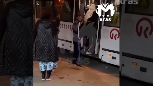 Массовая драка случилась в автобусе в Красноярске 😐