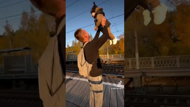 Кирилл провожает дядю на поезд 🥰
#семья #врекомендации #shorts #Kr1st1na123
#дети #любимыйсынок