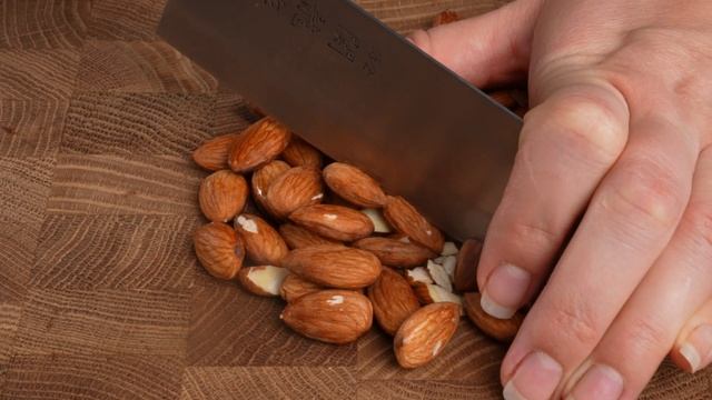 Kondensmilch mit Schokolade verquirlen! Das leckerste hausgemachte Eis, das ich je gegessen habe!