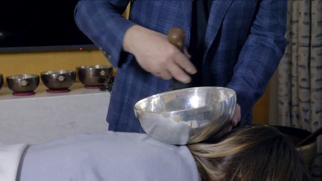 Как выглядит сеанс Вибропунктуры Курс 4 поющими чашами Healingbowl - Поющие чаши обучение