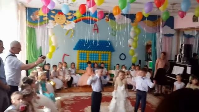 Випускний у дитсадочку (ч.1)* Выпускной в детском саду(ч.1)*Exhaust In Child's Garden(p.1)