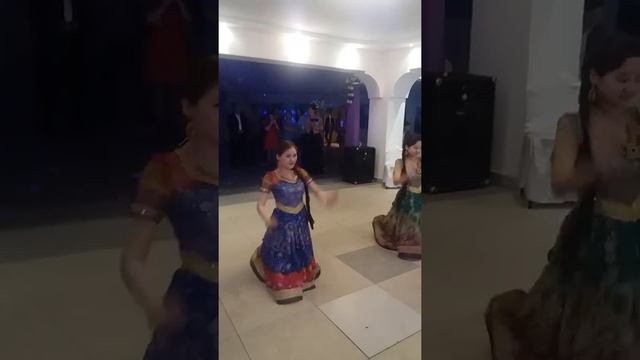 Ляззат индийский танец