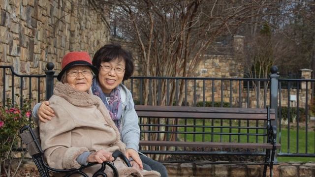 어머니와 함께 Lillian Webb Park, With my Mom....