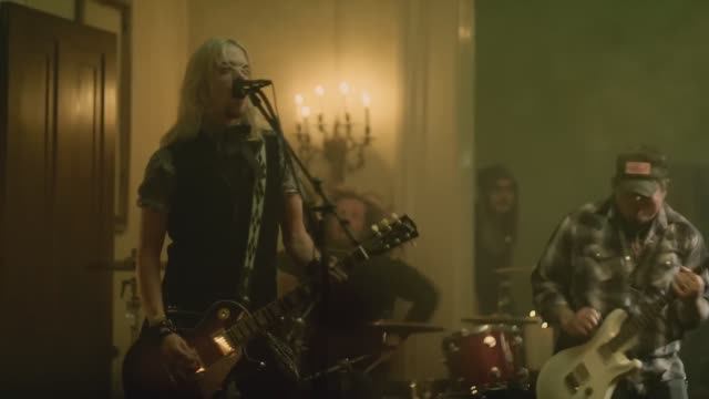 Black Stone Cherry - Me and Mary Jane [OFFICIAL VIDEO]