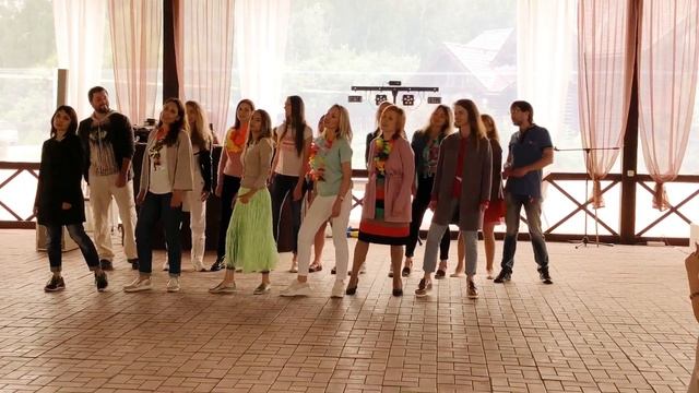Поздравление врачей сотрудниками офиса на День медицинского работника