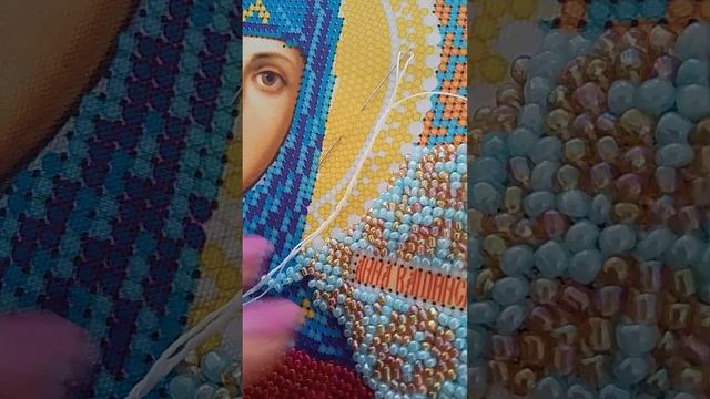 Взяла с собой вышивку #вышивка2024 #иконабисером #вышивкабисером #embroideryart #stitchingtechniques