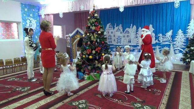 2015 12 25   Сад 2 Новорічний ранок 2016