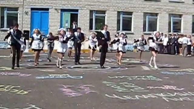 Флешмоб Паричская СШ Выпуск 2013) Вид с центра 480