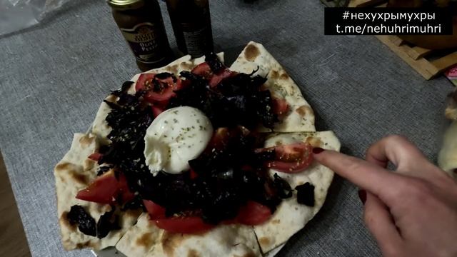 Фокачча с бураттой и томатами
t.me/nehuhrimuhri