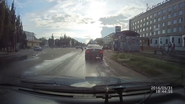 В Рубежном выпускной, дороги перекрыты - к Брусничке еле проехал )