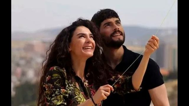 ''Akın Akınözü y Ebru Şahin celebran el punto de inflexión en su relación con el Partido!