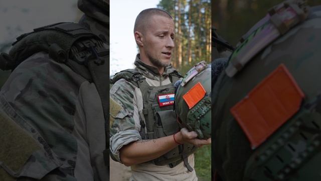 Не крепи яркие патчи на свой шлем!