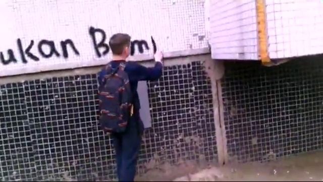 Pukan Bombit и The Artik || рисуют на стенах.