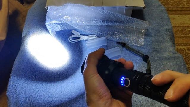 XANES 1282  XHP70 Flashlight - Unboxing & Outdoor Test