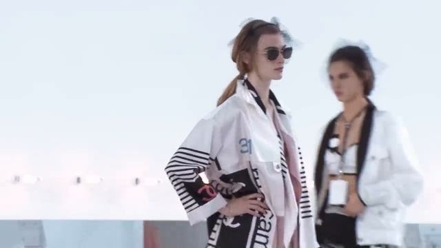 CHANEL 
Коко Шанель 
2021 Ready to Wear Show 
Жми Лайк И Подписка! =)
Или Просто "Потдержать Автора"