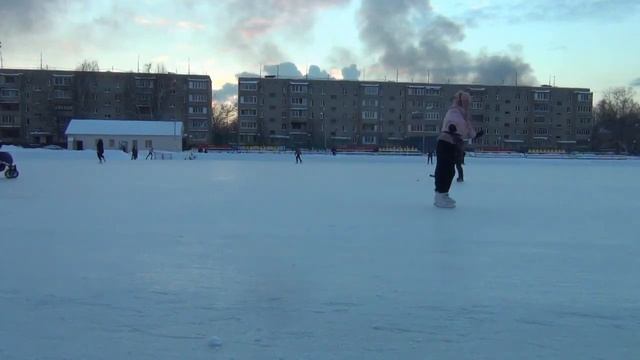 На катке. Усваиваю движения и пробую новые элементы