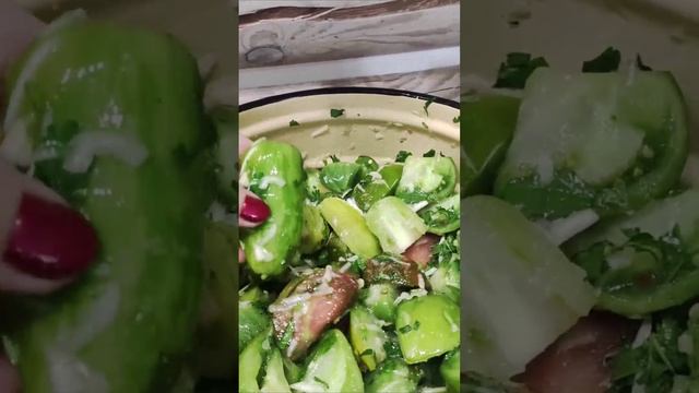 Салат из зеленых помидор
t.me/nehuhrimuhri