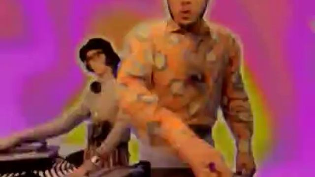 Deee-Lite - Groove Is In The Heart