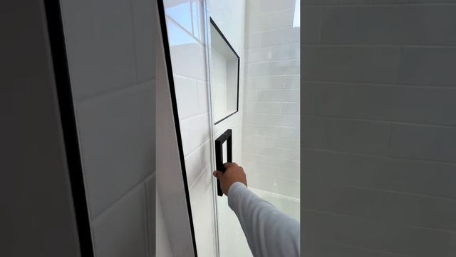 Shower door con vidrio templado material inox #alluminium #construction #viral #vidrio #inoxidable