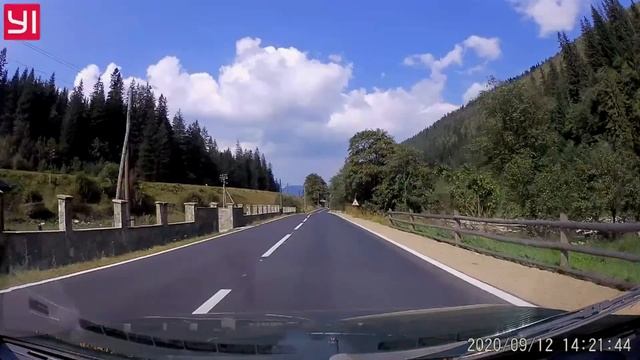 Дорога Яремче - Ворохта. Карпаты / Road Yaremche - Vorokhta. Carpathians.Ukraine