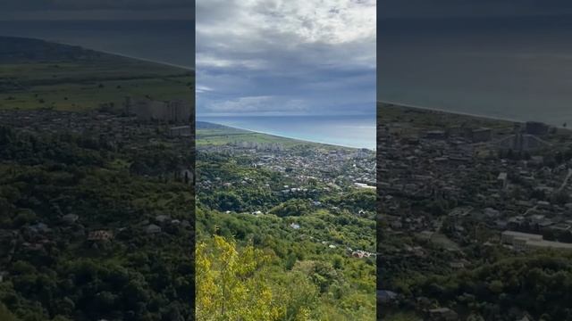 Абхазия, вид на Гагру со смотровой площадки сегодня ближе к вечеру, когда развеялись дождевые тучи и