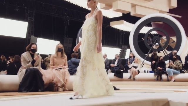 CHANEL
Коко Шанель
2022 Haute Couture Show
Жми Лайк И Подписка! =)
Или Просто "Потдержать Автора"